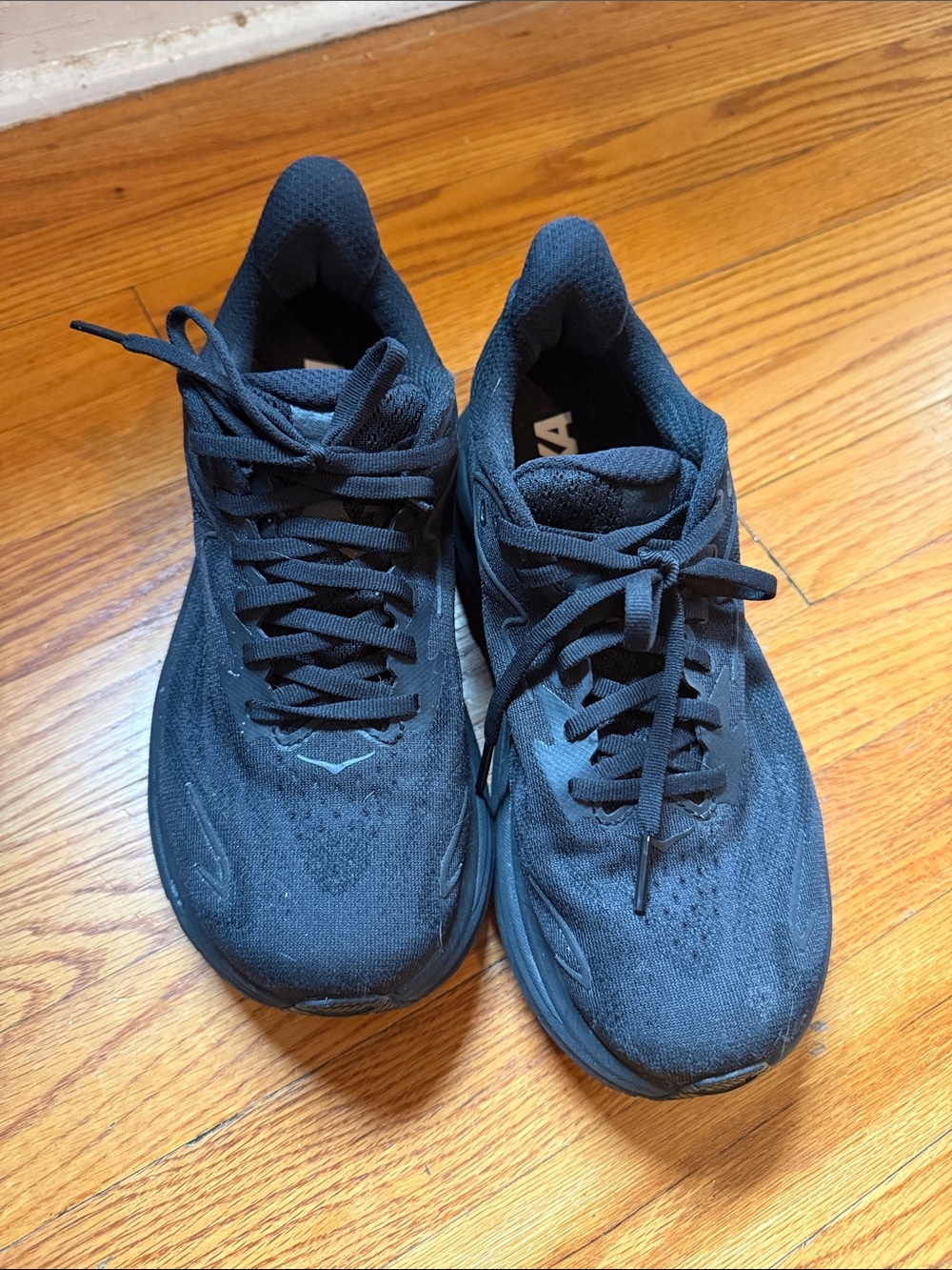 Hoka CLIFTON 10 SIZE 7.5 D WIDE  All-Black Athletic Running Shoes - Picture 3 of 4